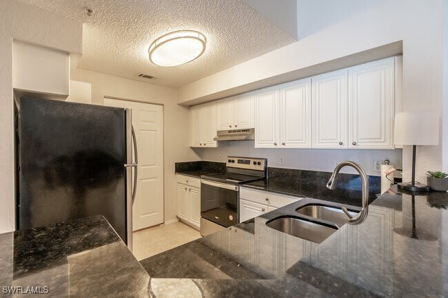 8235 Ibis Club Dr in Naples, FL - Foto de edificio - Building Photo