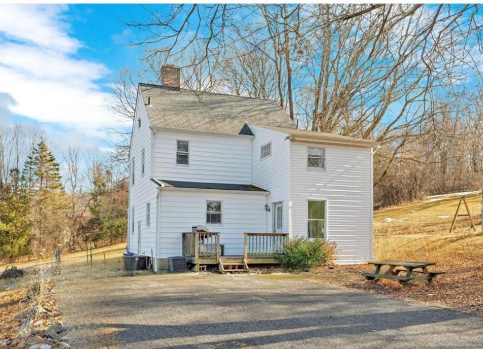 17 Carriage House Rd in Warwick, NY - Building Photo