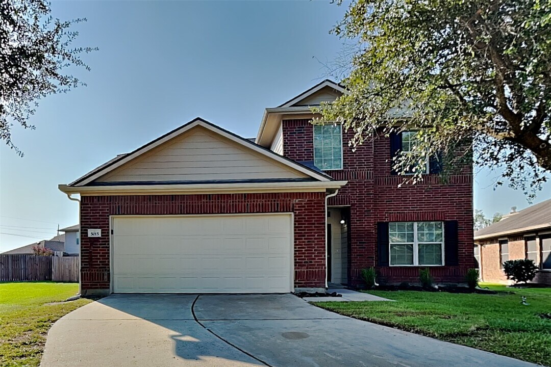 5015 Mossy Bridge Dr in Spring, TX - Building Photo