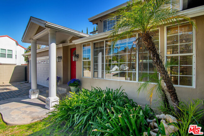 3946 Ventura Canyon Ave in Los Angeles, CA - Building Photo - Building Photo