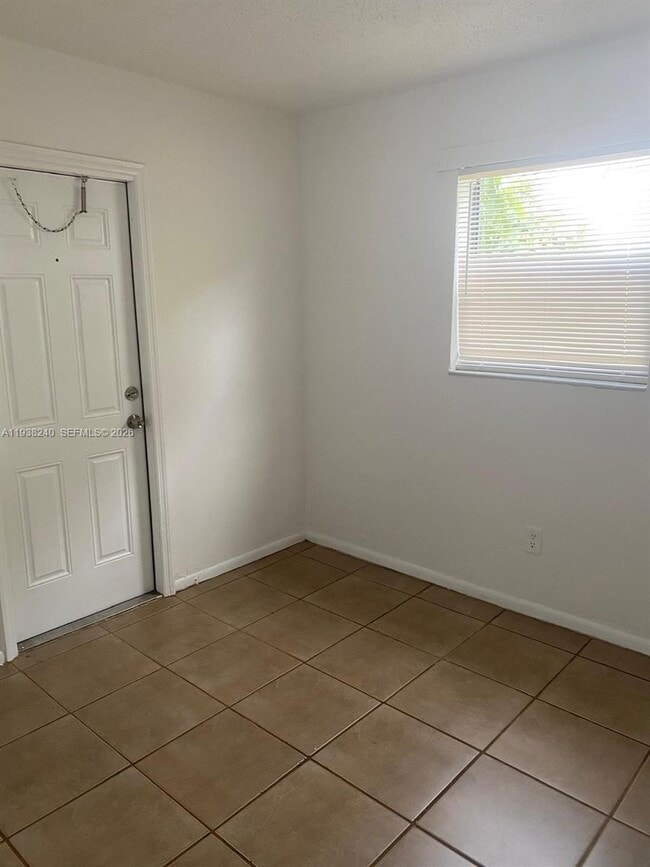 2861 NW 15th Ct in Fort Lauderdale, FL - Building Photo - Building Photo