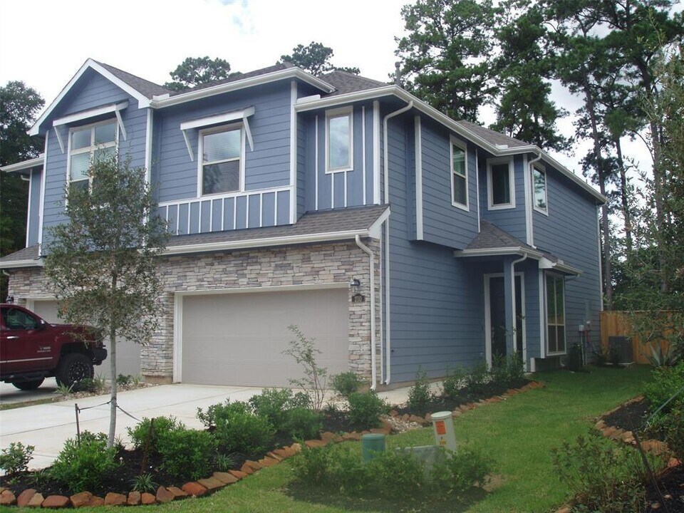 210 Moon Dance Ct in Conroe, TX - Foto de edificio