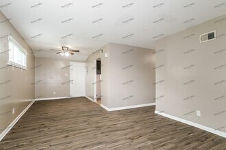18 Brightwell Ct in Florissant, MO - Building Photo - Building Photo