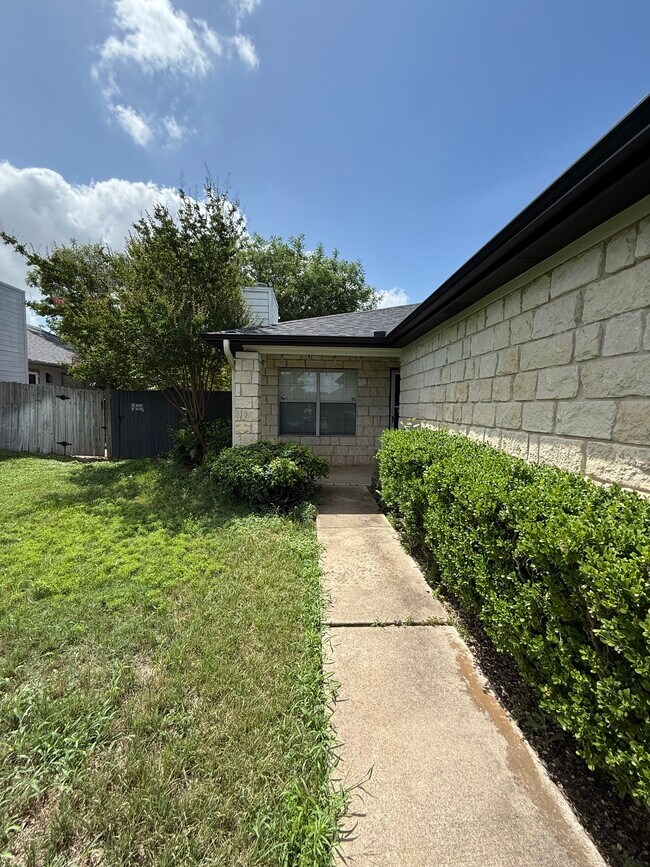503 Texas Ave in Round Rock, TX - Building Photo - Building Photo