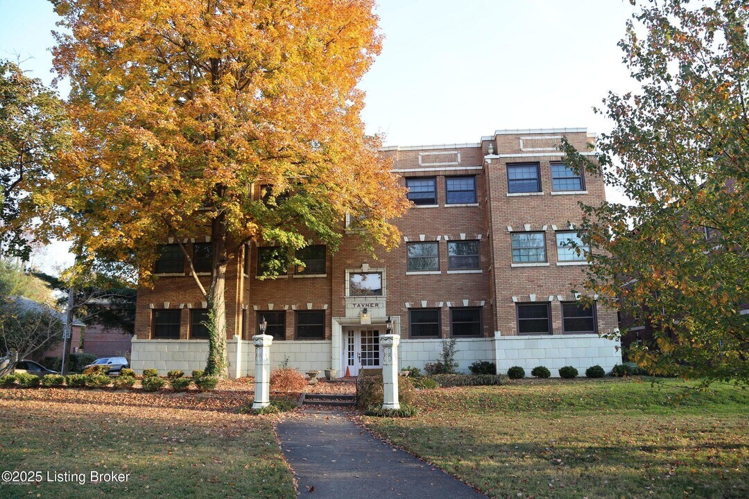 2082 Douglass Blvd in Louisville, KY - Building Photo