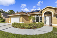 2141 SW Bayshore Blvd in Port St. Lucie, FL - Building Photo - Building Photo