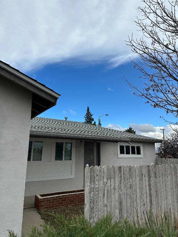 2000 N Mesa Verde Ave in Farmington, NM - Foto de edificio - Building Photo