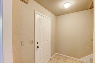 7505 Knight Lake Dr in Oklahoma City, OK - Building Photo - Building Photo