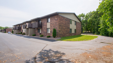 Forestview Court Apartments in Appleton, WI - Building Photo - Other