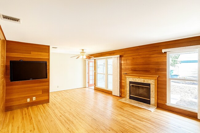 11043 Babbitt Ave in Granada Hills, CA - Building Photo - Building Photo