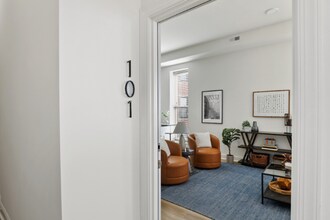 2201 Brookfield Ave in Baltimore, MD - Building Photo - Building Photo