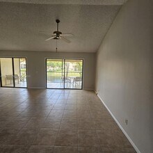 5621 Coach House Cir in Boca Raton, FL - Building Photo - Building Photo