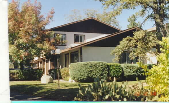 2664 Woodridge Ct in Placerville, CA - Foto de edificio