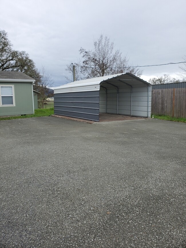 86435 Franklin Blvd in Eugene, OR - Building Photo - Building Photo