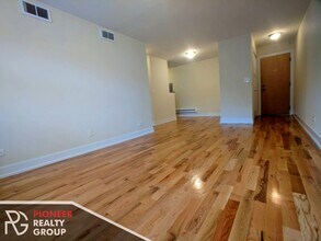 557 W Arlington Pl, Unit 3 in Chicago, IL - Building Photo - Building Photo