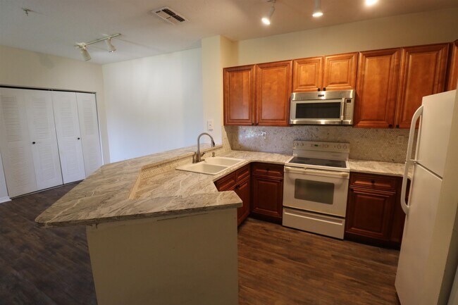 625 Fairway Dr in St. Augustine, FL - Foto de edificio - Building Photo