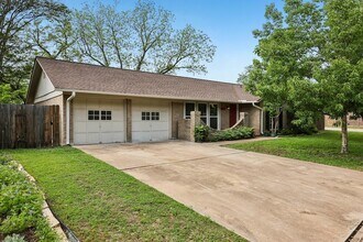 5900 Gateshead Dr in Austin, TX - Foto de edificio - Building Photo