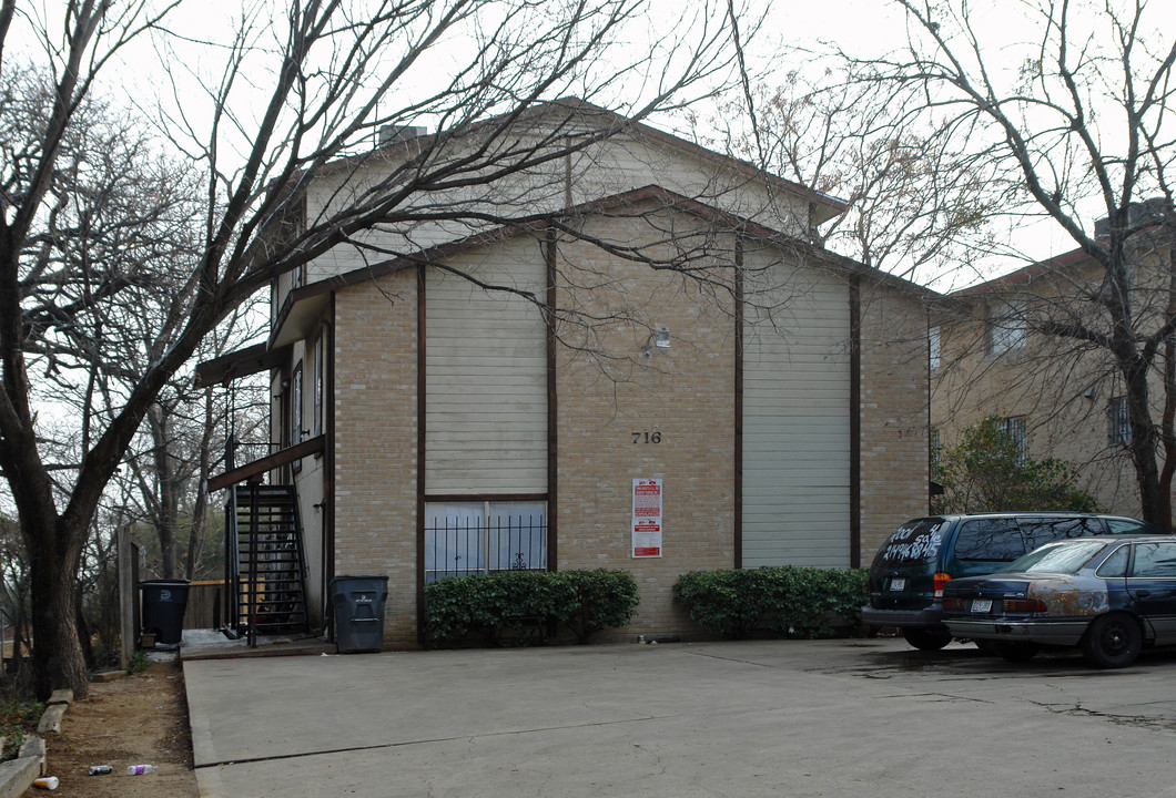 716 N Ewing Ave in Dallas, TX - Building Photo