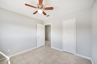 7059 Chasewood Dr in Missouri City, TX - Building Photo