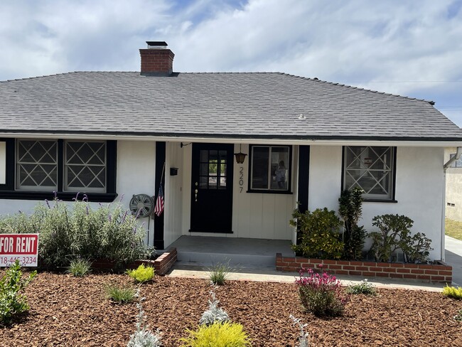 2207 Jolley Dr in Burbank, CA - Building Photo - Building Photo