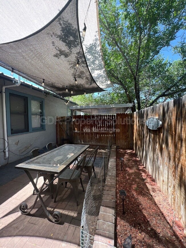 118 Princeton Dr SE in Albuquerque, NM - Building Photo - Building Photo