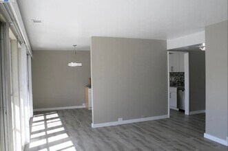 3815 Harrison St in Oakland, CA - Foto de edificio - Building Photo