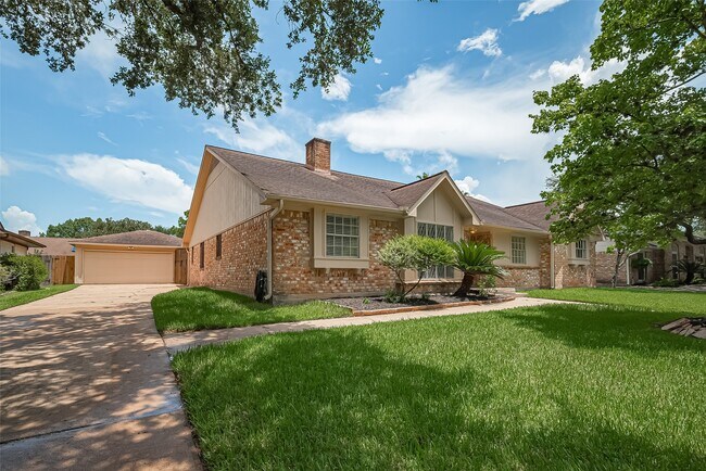 3518 Rolling Green Ln in Missouri City, TX - Building Photo - Building Photo