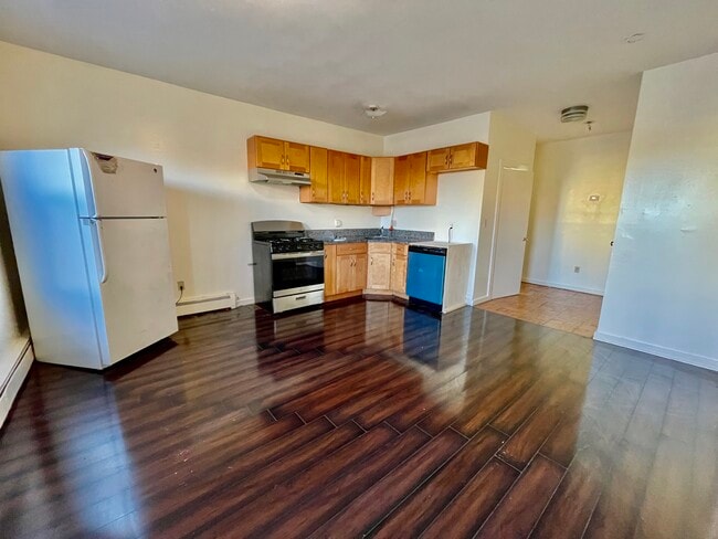 1576 Tremont St, Unit 2 in Boston, MA - Foto de edificio - Building Photo