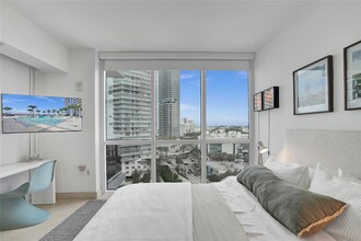 400 Alton Rd in Miami Beach, FL - Building Photo - Building Photo