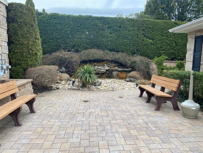 7 Dominick Ct-Unit -7 in Lindenhurst, NY - Building Photo - Building Photo