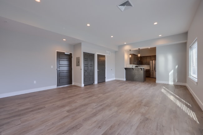 117 W Main St, Unit Apt 2 in New Holland, PA - Building Photo - Building Photo