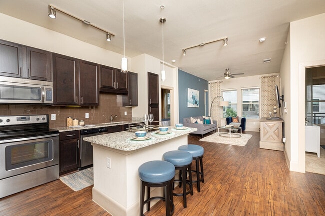 District at Memorial in Houston, TX - Building Photo - Building Photo