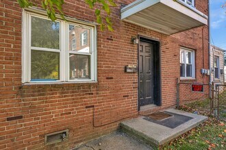 1722 Yakona Rd in Parkville, MD - Foto de edificio - Building Photo