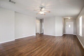 17901 Violet Ln in Elgin, TX - Building Photo - Building Photo