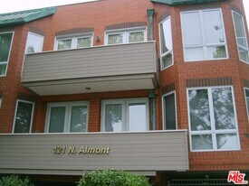 121 N Almont Dr in Beverly Hills, CA - Building Photo