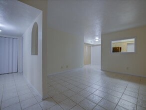 1600 N Wilmot Rd in Tucson, AZ - Building Photo - Building Photo