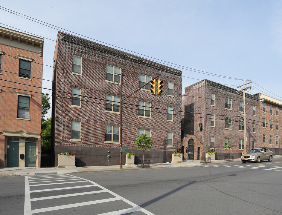 Eagle Court Apartments in Albany, NY - Building Photo