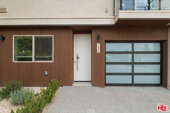 property at 5530 Sunnyslope Ave