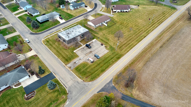 640 Fox Knoll in Lena, IL - Foto de edificio - Building Photo