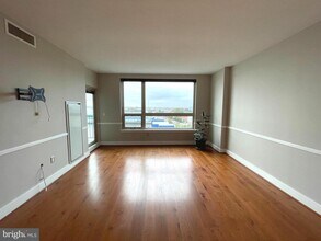 717 S Christopher Columbus Blvd in Philadelphia, PA - Building Photo - Building Photo