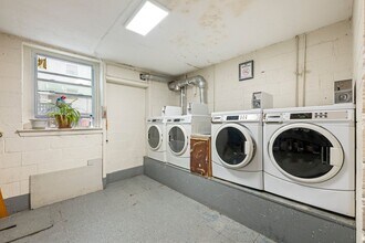 Professional Management, Modern, Large Apt and Heat/HW in Newark, NJ - Foto de edificio - Interior Photo