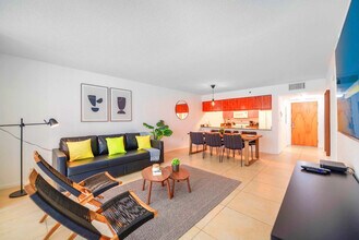 1200 Brickell Bay Dr in Miami, FL - Building Photo - Building Photo