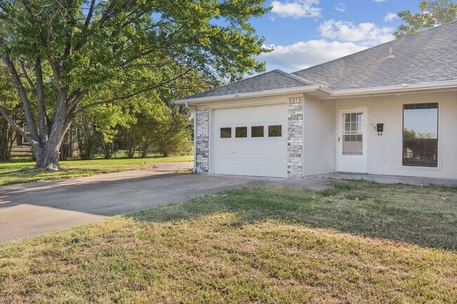 110 Lee St in Farmersville, TX - Building Photo - Building Photo