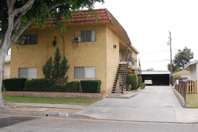 229 N 5th St in Montebello, CA - Building Photo - Building Photo