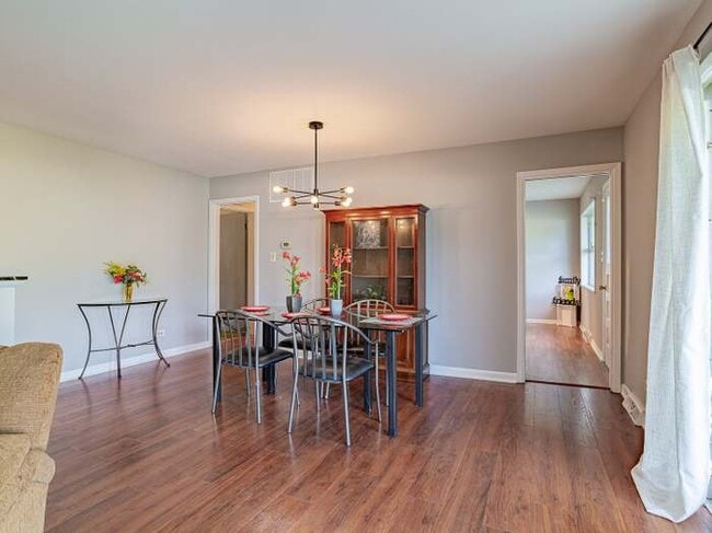 57 Forest Ln in Elk Grove Village, IL - Building Photo - Building Photo