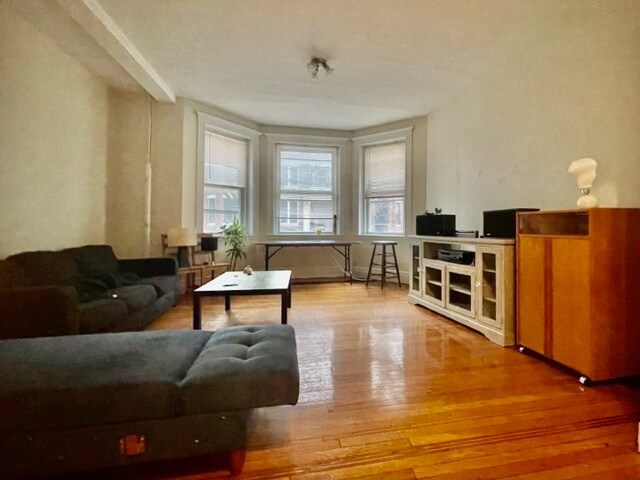 105 Saint Paul St, Unit 2 in Brookline, MA - Foto de edificio - Building Photo