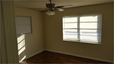 5229 McQuade St in Haltom City, TX - Foto de edificio - Building Photo