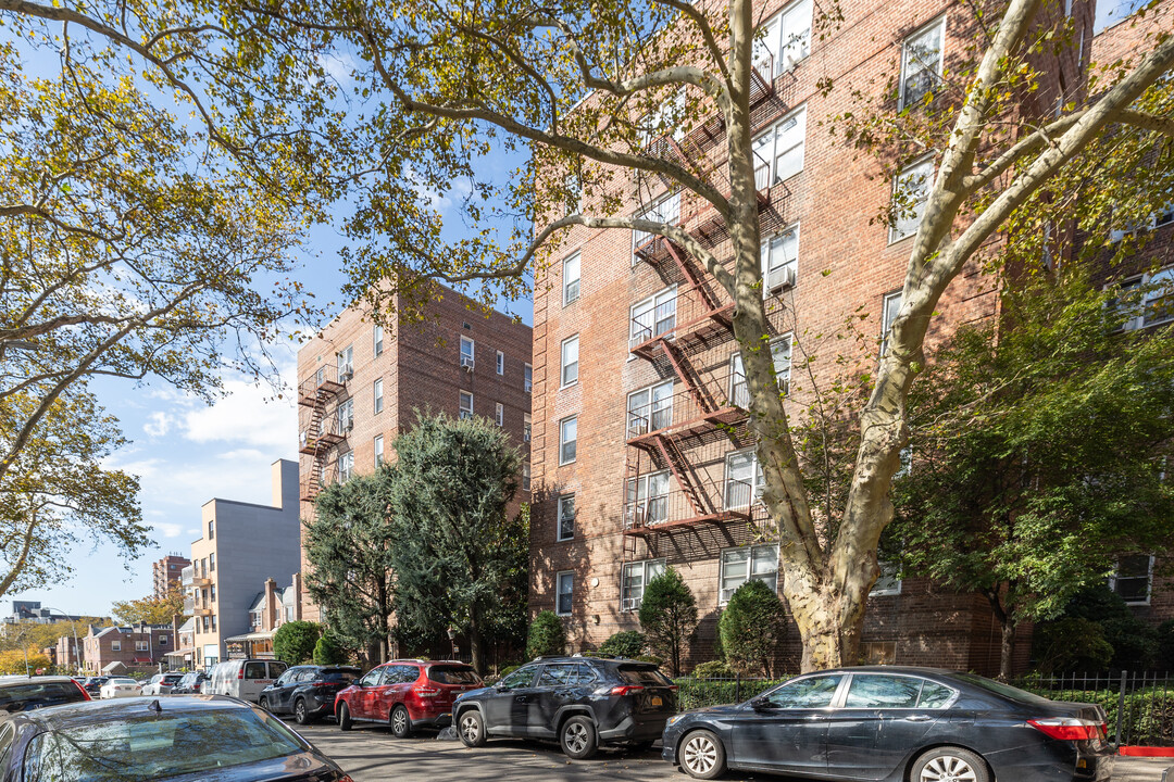 Blossom Gardens Apartments in Flushing, NY - Building Photo