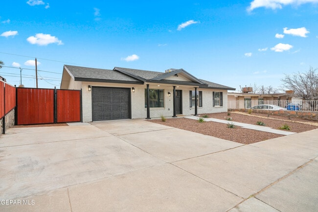 854 Mallett St in El Paso, TX - Building Photo - Building Photo