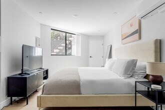 747 Gayley Ave in Los Angeles, CA - Building Photo - Building Photo